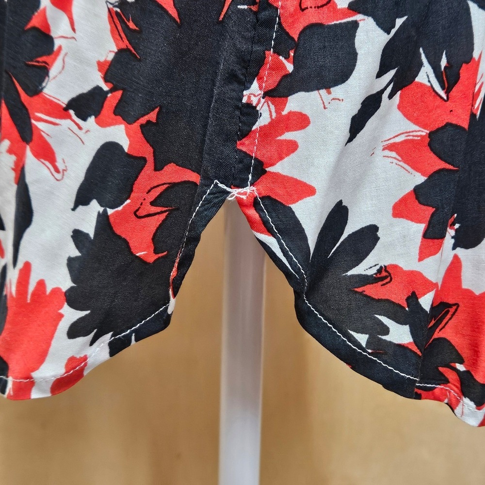 NWT Gap Red/Black/White Floral V-Neck Tank Top Size Medium - Picture 4 of 7